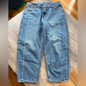 Old Navy High Rise Barrel Leg Jeans. Medium wash. Size 12, 25" inseam. EUC.
